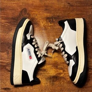 Autry Medalist Black and White size 38 (m6) Sneakers